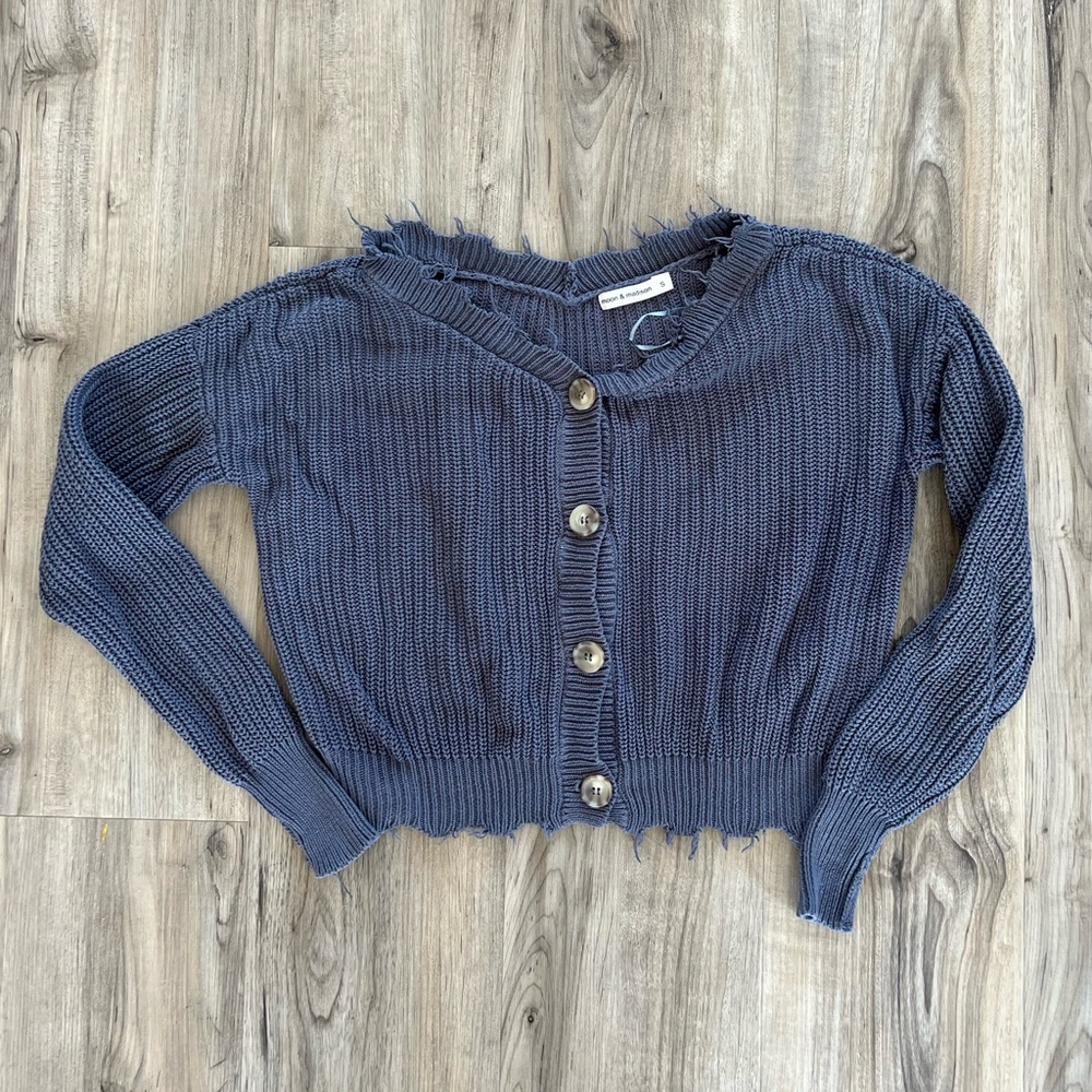 Moon & Madison Navy sweater raw edge